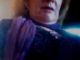 Salope déchirée servant un tas de mecs excités lors d'un quart de nuit porno des filles avec les animaux à l'hôpital