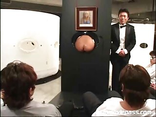 La blonde courageuse Cameran Cane se fait bien pilonner dans le jardin porno femme et cheval