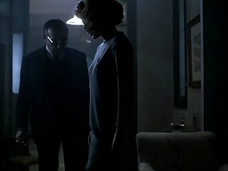 Kristina, une adolescente brune perverse, aime ça plus fort avec deux porno femme et choval petits amis