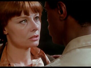 Poussin Braizlian aux seins laids Candy Sweet chevauche et suce une bite porno femme avec homme