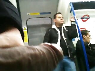 Putain emo tatouée avec des tunnels d'oreille Sydnee Vicious se fait video fille xxx claquer la chatte