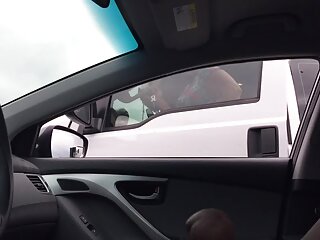 Un étalon tatoué pervers baise une fille impertinente avec porno chien avec la femme des tatouages Joanna Angel