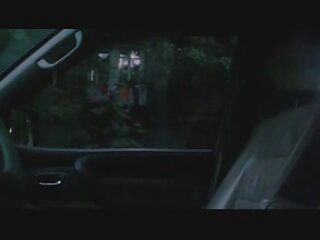 Une brune x porno chien chaude avec un maquillage sexy sera foutue à la fin