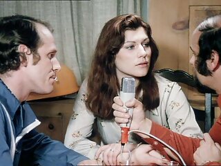 La blonde glamour Amanda Blake mamie porno francais doigte sa chatte rasée