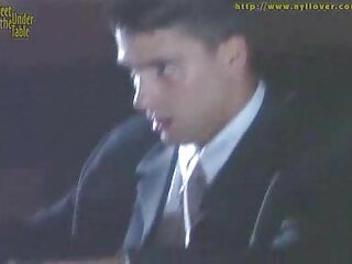 Xander Corvus, étalon au tempérament chaud, baise une nana lubrique dans différentes porno avec le chien positions