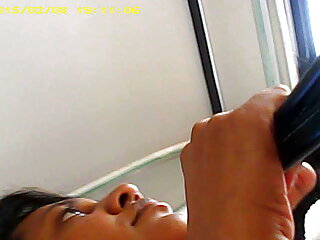 La beauté brune potelée Vanessa Vaughn lui fourre le trou du cul porno entre chien et femme