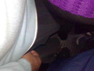 Sexpot sportive Jenna Ashley baise sale dans une pose sex porn maman de cow-girl dans une salle de sport