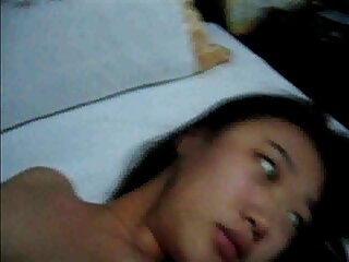 La stupide salope brune Charity Bangs chevauche porno avec sa tante la bite après la position 69