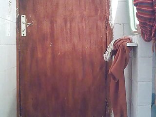 Une porno pere et fille francais beauté à couper le souffle se caresse la chatte sur une terrasse en plein air