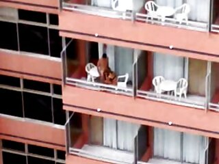 Une coquine se fait sucer intensément les porno avec sa belle mere seins