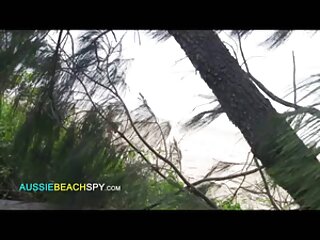 Une superbe lesbienne tatouée fait l'amour avec la masseuse sensuelle sex xxx maman Blair Williams