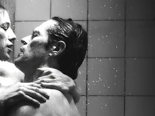 Ado mignonne porno femme avec des chiens avec de minuscules mamelons Lucy Cline se fait baiser et lécher la chatte